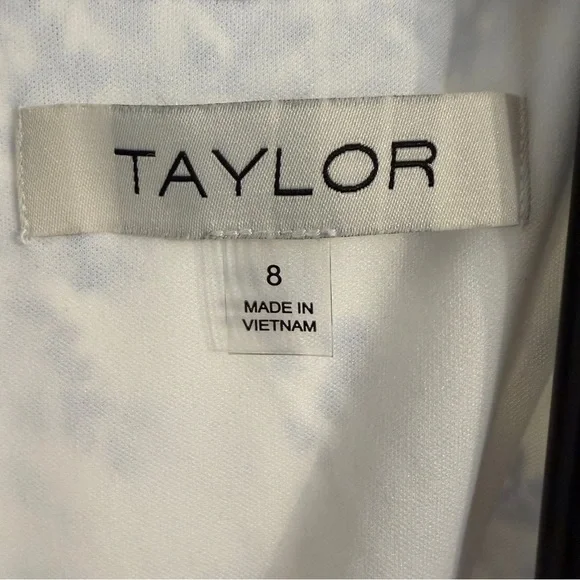 Taylor Women’s Blue & White Floral Tiered V‑Neck Fit & Flare Maxi Dress – Size 8 - Picture 5 of 14